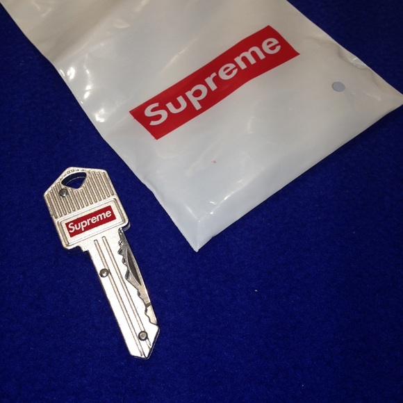 Supreme Key Keychain Key Ring - Picture 2 of 2
